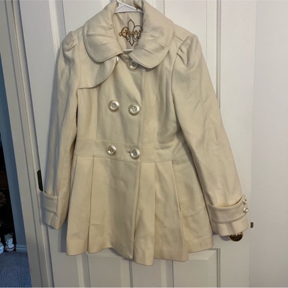 This is a Guess jacket perfect for any occasion and it’s a large jacket. - Picture 7 of 7